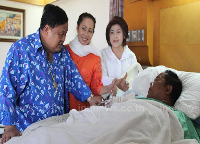 ขวัญชัยขยับแขน-ขาโชว์เสื้อแดงสยบข่าว