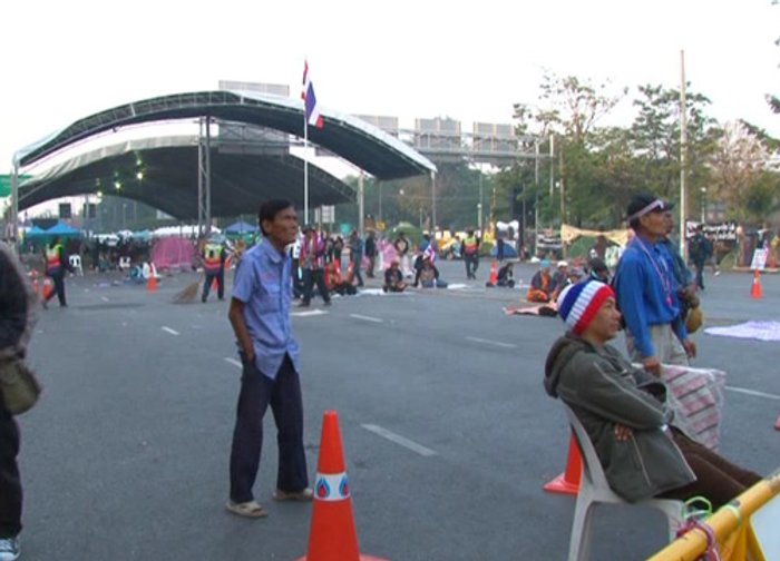 กปปส.ลาดพร้าวยังปักหลัก-อิสระเก็บตัวเงียบ