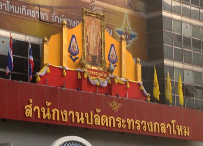 นายกฯเข้าสำนักปลัดกห.ถกทีมกม.ก่อนพบกกต.พรุ่งนี้