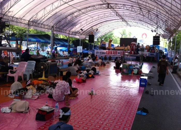 กปท.บางส่วนเดินทางไปร่วมพิธีรดน้ำศพสุทิน