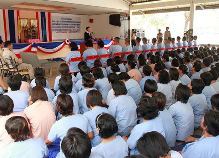 เรือนจำตราดปล่อย15นักโทษตามโครงการพักโทษฯ