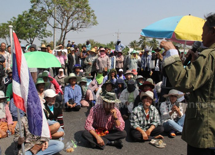 ชาวนาชัยนาทปิดถ.สายเอเซียทวงเงินข้าว