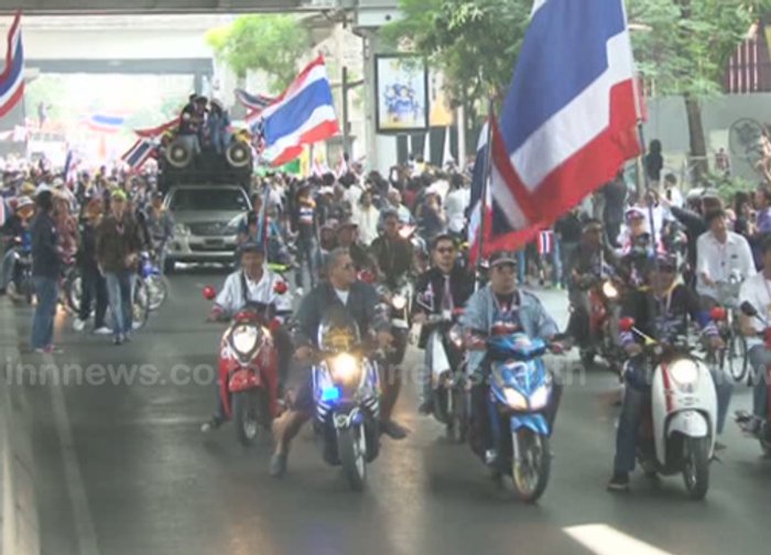 ขบวนสุเทพเข้าถ.หลังสวนมวลชนสมทบคับคั่ง