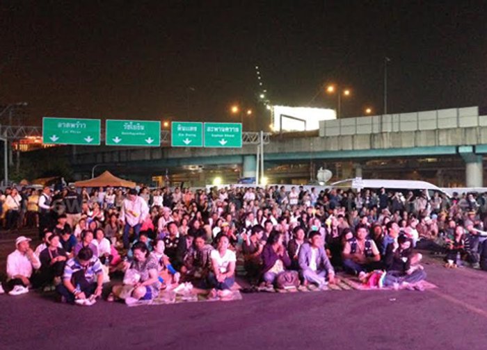 กปสส.ลาดพร้าวคึกคักผู้ชุมนุมทยอยต่อเนื่อง