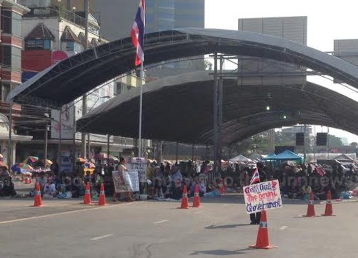 กปปส.ลาดพร้าว ยังปักหลัก การ์ด รปภ.เข้ม