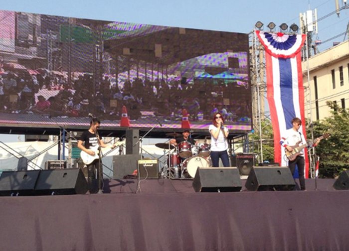 กปปส.ลาดพร้าวคึกคักมีดนตรีให้ดูรปภ.ยังเข้ม