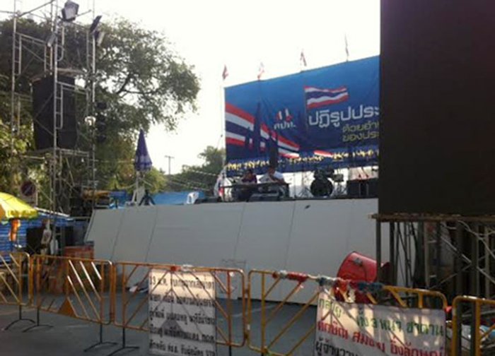 คปท.ยังปักหลักมวลชนเข้าให้กำลังใจแกนนำ
