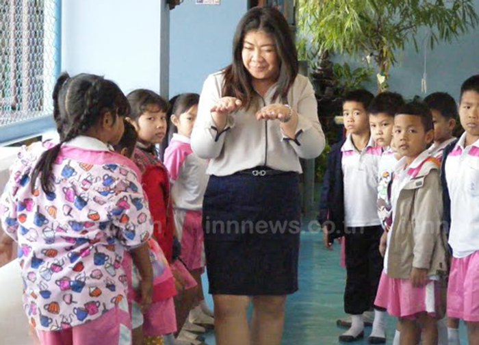 รร.พิษณุโลกเร่งทำความสะอาดป้องโรคมือเท้าปาก