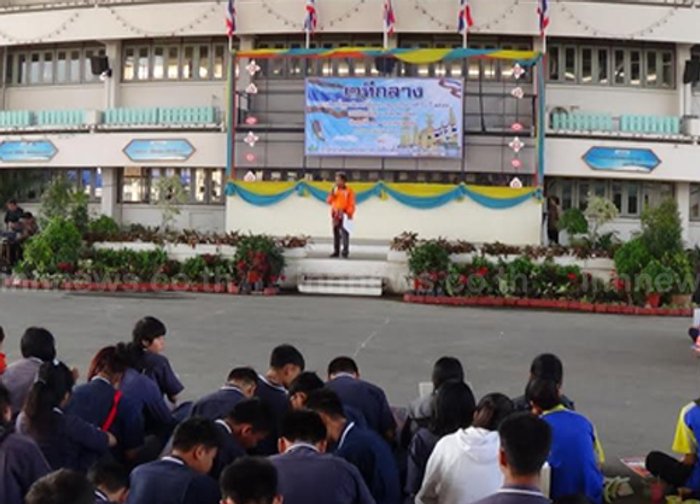 กกต.อ่างทองจัดเวทีให้ผู้สมัครส.ส.หาเสียง