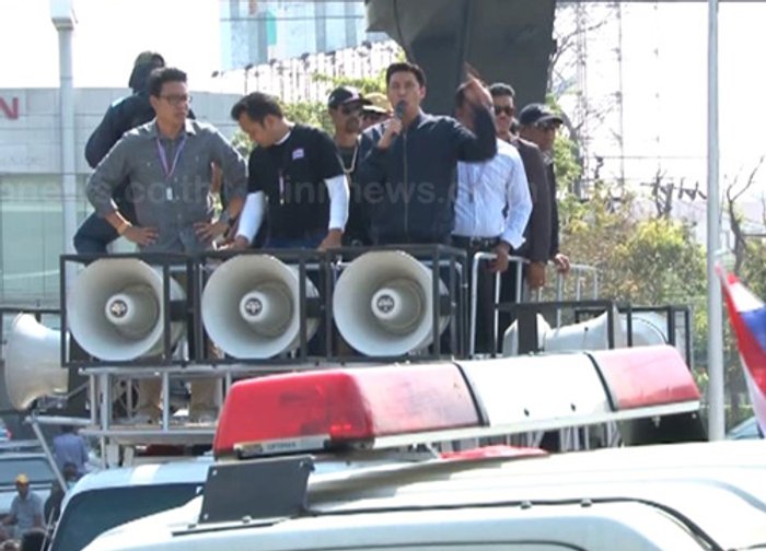 อิสสระนำมวลชนกปปส.กลับเวทีลาดพร้าวแล้ว