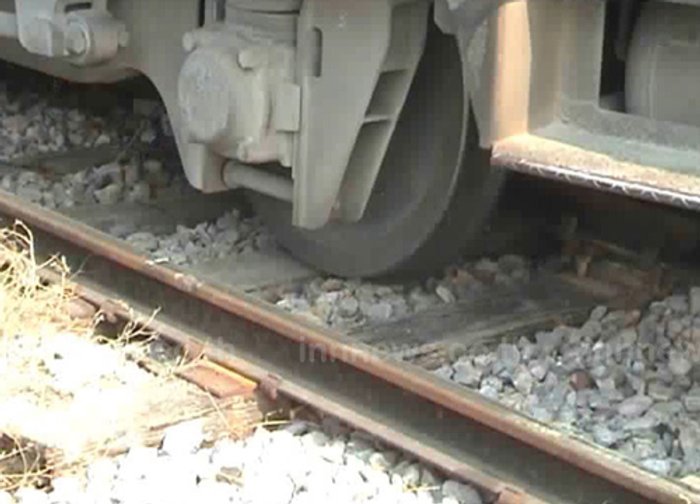 รถไฟตกรางก่อนถึงสถานีแม่เมาะลำปาง