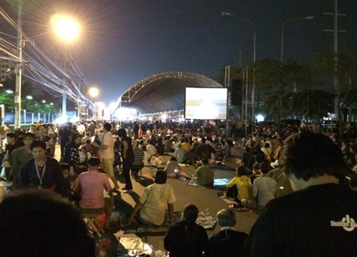 เวทีแจ้งวัฒนะคึกคักปราศรัยโจมตีรัฐ-รปภ.เข้ม