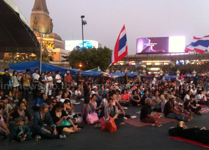 กปปส.อนุสาวรีย์ชัย ชมถ่ายทอดสด สุเทพ