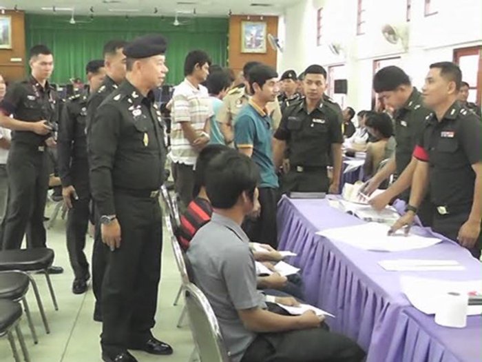 รองมทภ.3ติดตามการคัดเลือกทหารกองเกินพิจิตร