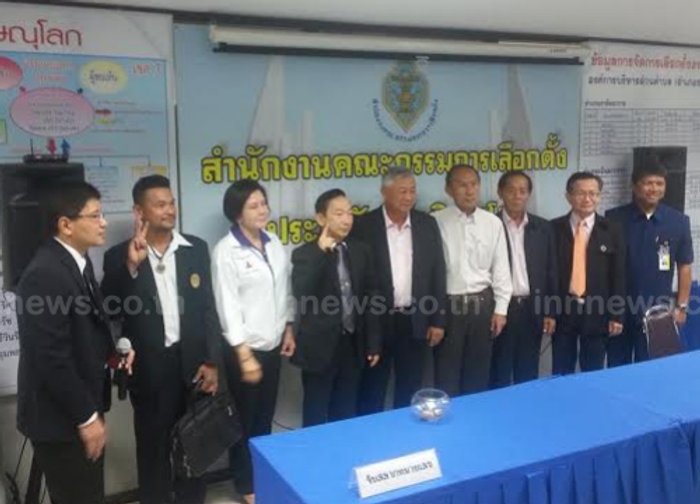 อดีตนักการเมืองท้องถิ่นแห่ลงสมัคร ส.ว.