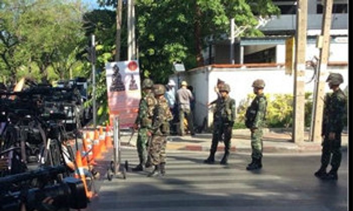 กองทัพสื่อรอติดตามข่าวอดีตครม.ยิ่งลักษณ์รายงานตัว