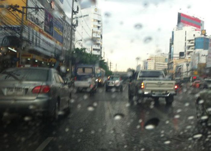 กทม.พบกลุ่มฝนอ่อนที่ลาดพร้าว-วังทองหลาง