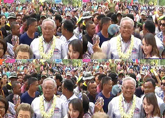 สุเทพถึงสธ.ขรก.แห่ต้อนรับ-มอบนกหวีดทองคำ