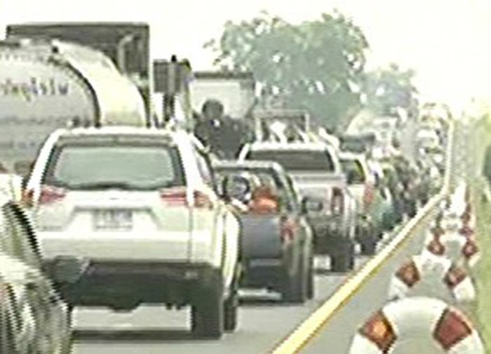 อยุธยารถหนาแน่นคอขวดสะพานบ้านม้า