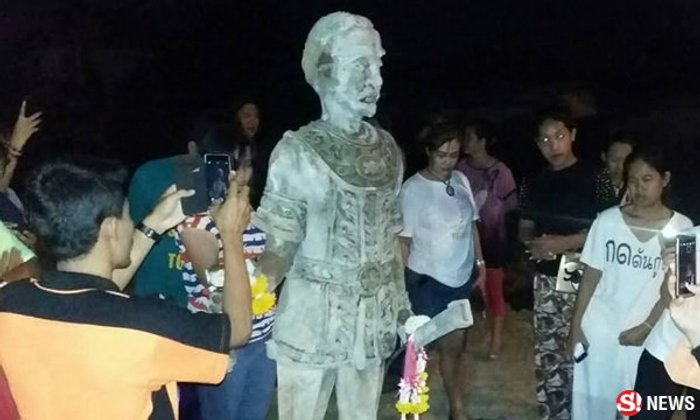 รูปปั้นชายโบราณ หน้าเคร่งขรึม ขุดได้ปริศนากลางที่ดิน