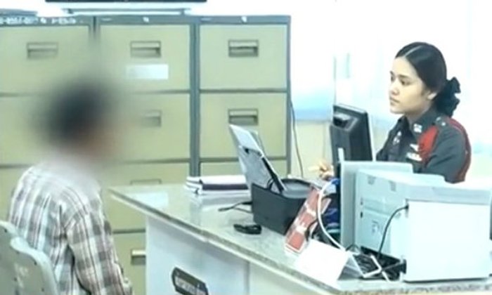รวบเพื่อนพ่อลวนลามลูกสาว 7 ขวบ อ้างทาแป้งให้