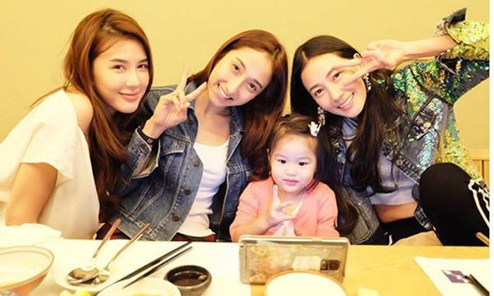 ซี้เหมือนเดิม! นุ่น หนิง นัดรวมแก๊งกินข้าว