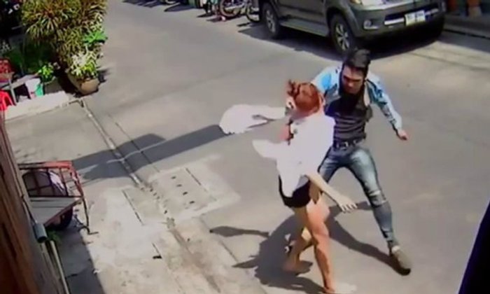 แชร์สนั่น! หนุ่มโหดเปิดฉากไล่แทงสาว วงจรปิดจับภาพชัด