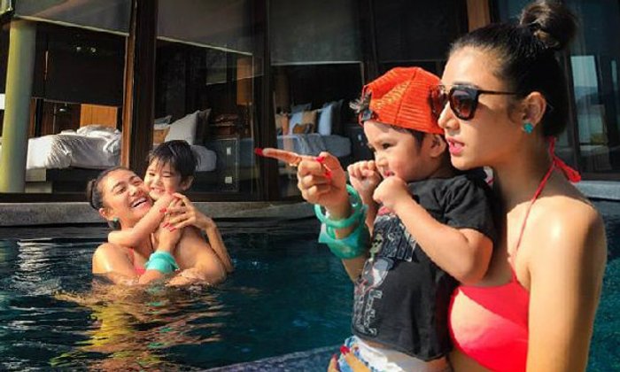 แอน มิตรชัย เปิดตัวอุปการะลูกบุญธรรม กระเตงเที่ยวทะเล