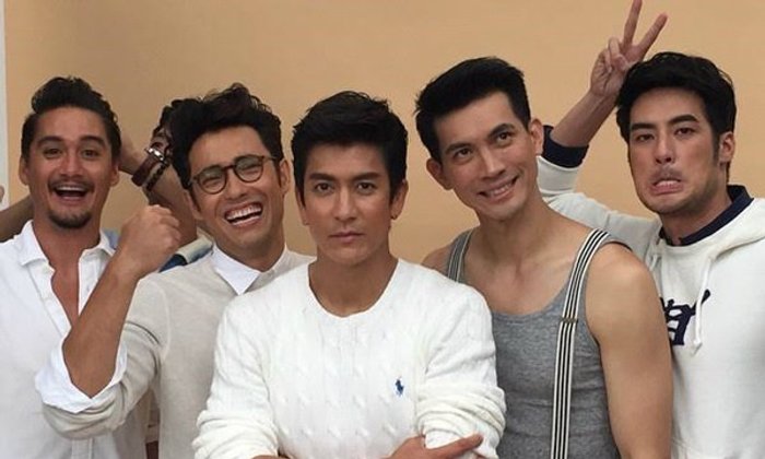 5 หนุ่มเลือดมังกร ถ่ายแบบประชันหล่อ เรียกเรตติ้ง!