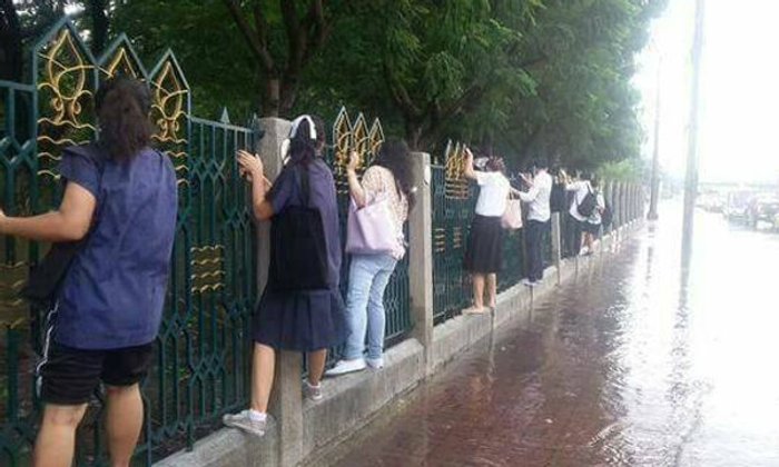 แชร์สนั่น! ม.เกษตรฝนถล่ม ท่วมหนักมาก นิสิตงัดวิชานินจาหนีน้ำ
