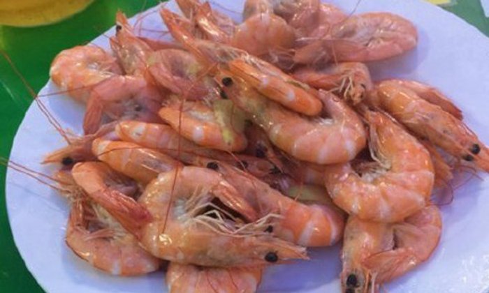 พี่จีนก็เจอ ติดป้ายเมนูกุ้ง 38 หยวน ราคาจริง 1,520