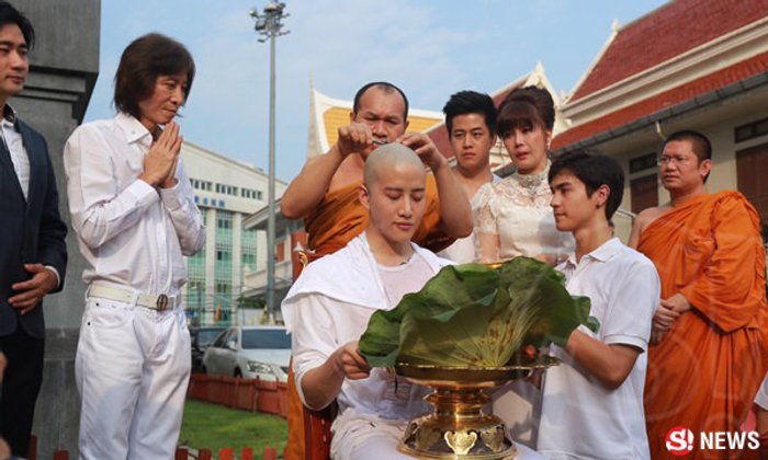 "ไมค์ พิรัชต์" ปลงผมบวช "ซาร่า" อุ้ม "แม็กซ์เวลล์" ร่วมงาน