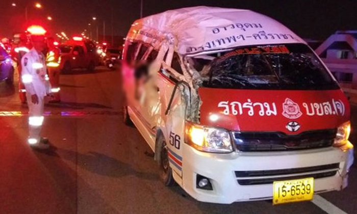 รถตู้โดยสารกรุงเทพ-ศรีราชา ชนแบริเออร์ ตาย 4 เจ็บ 7