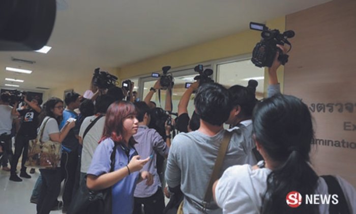 ภาพบรรยากาศ หน้าห้องรักษาตัว ปอ ทฤษฎี ที่โรงพยาบาลรามา