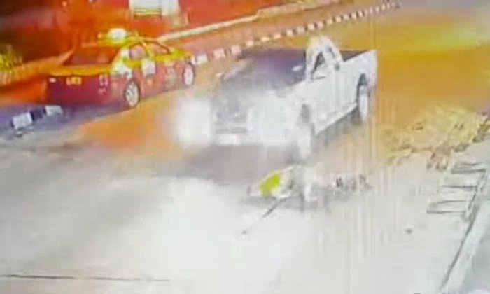 กระบะพุ่งชนนักท่องเที่ยว เหยียบร่างซ้ำที่เกาะสมุย
