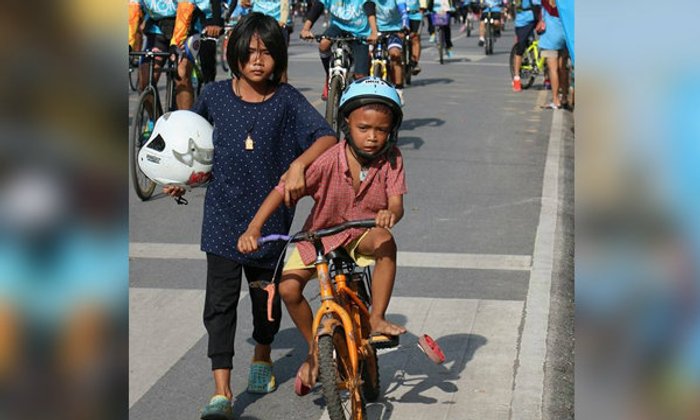 พลังโซเชียล! ตามเจอพี่น้องจักรยานพัง ปั่น Bike for mom