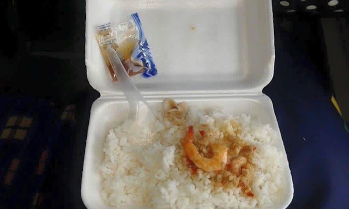 นักเรียนสาวตกใจ สั่งข้าวกล่องเจอวิญญาณกะเพรากุ้ง