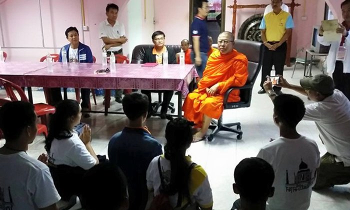 รองเจ้าคณะสงฆ์ ขอโทษนักเรียน ปมพระดราม่าสแตนด์เชียร์ทัชมาฮาล
