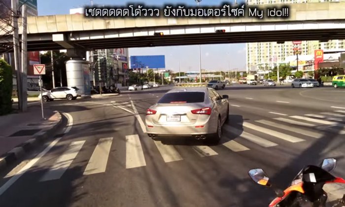 แชร์ว่อน! คลิปขับมาเซราติยังกับขี่มอเตอร์ไซค์
