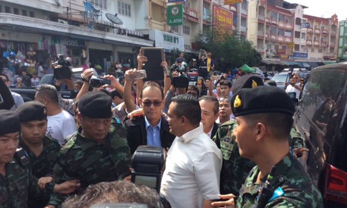 ทหารรวบแล้ว "ณัฐวุฒิ-จตุพร" อดไปอุทยานราชภักดิ์
