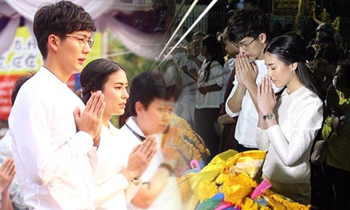 พุฒ จุ๋ย คู่หวานสายบุญ ควงคู่ร่วมพิธียกช่อฟ้า ณ วัดท่าไม้