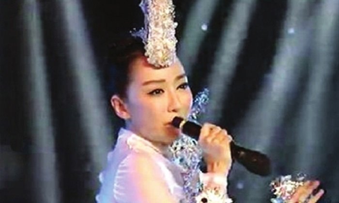 ว้ายยย!! นักร้องจีนผิดคิว ทั้งประเทศจับได้..นางลิปซิงค์