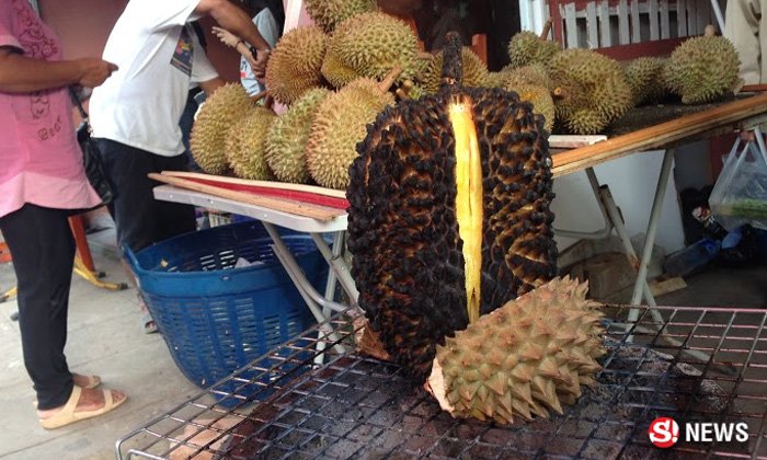 คนพิษณุโลกเห่อ "ทุเรียนเผา" สั่งซื้อคิวแน่น เกิดมาไม่เคยกิน