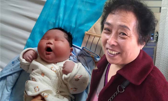 แม่ชาวจีนคลอดลูกชายตัวใหญ่จ้ำม่ำ หนักถึง 6 กิโลกรัม!
