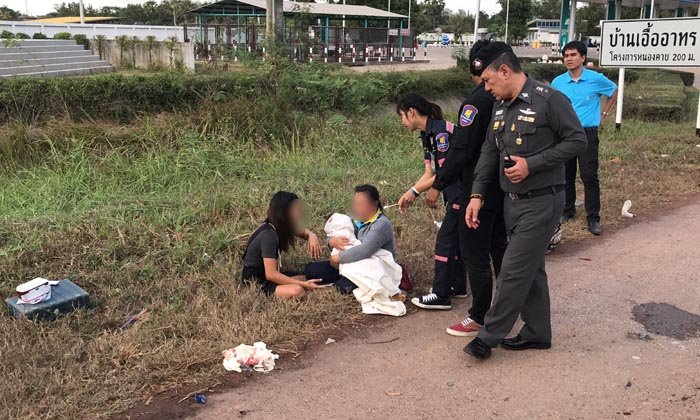กระบะเสยต้นไม้เกาะกลางถนน เด็ก 2 ขวบดับคาที่ ญาติกอดศพร่ำไห้
