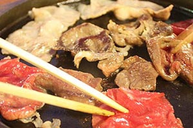 สลดฝรั่งกิน หมูกระทะ ติดคอดับอนาถ!!!