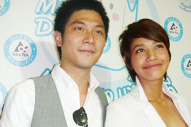 นุ่น&ท็อป ควงแขนโต้ข่าวรักร้าง