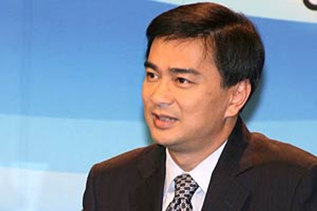 อภิสิทธิ์ ไปสิงคโปร์ถกผู้นำเอเปควันนี้