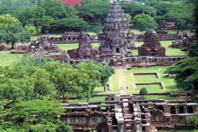บันเทิงไทยหัวใจเขมรฮิตเหนือขัดแย้ง