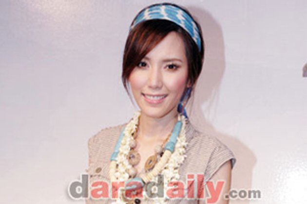 เปลือยหมดจดปฎิทินลีโอ 2010 แพร-พรรัมภา ยังแทงกั๊ก!!!